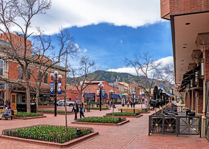 Singles Scene: Exploring Boulder's Finest Meeting Spots