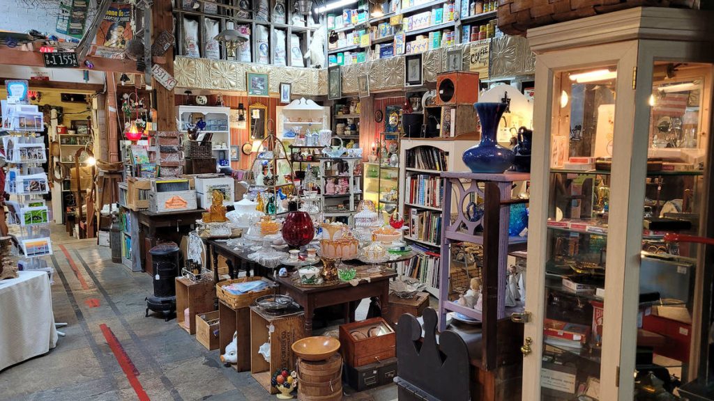 Uncovering the Hidden Treasures of Boulder's Antique Shops