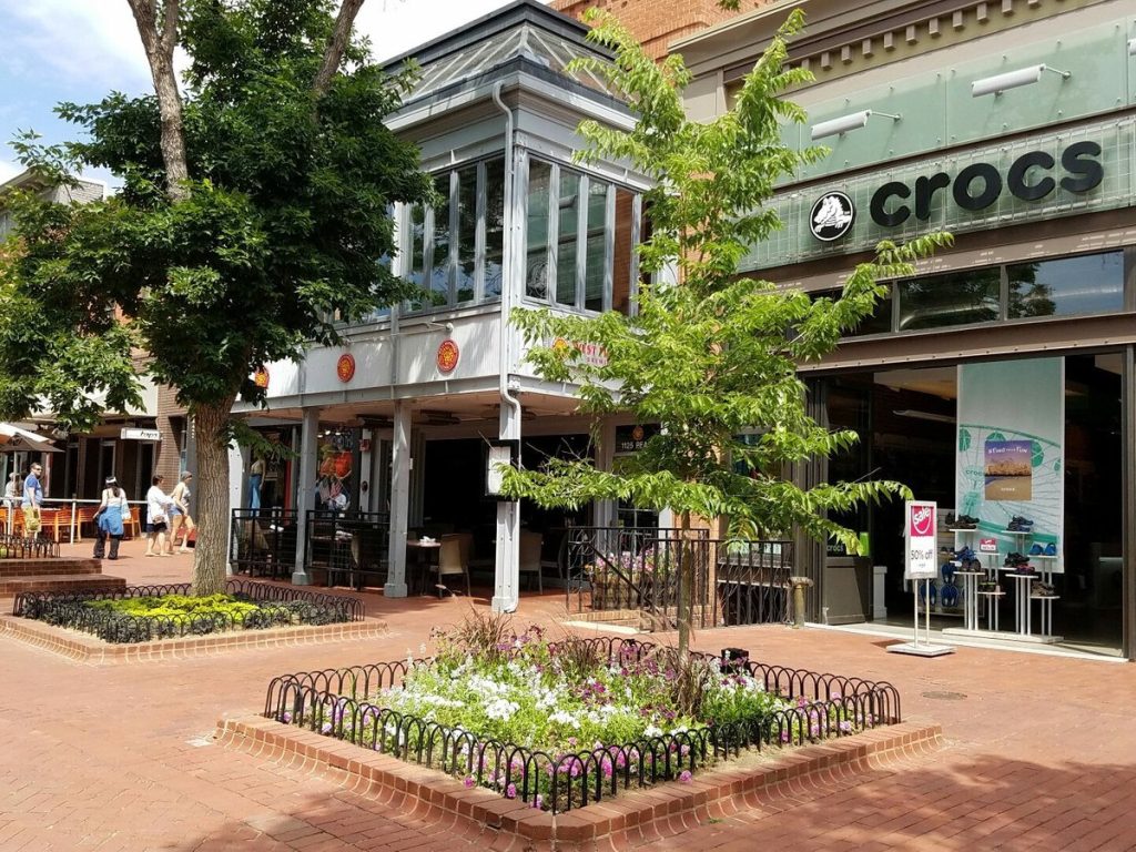 The-Best-Shopping-Experiences-in-Boulder-Colorado-A-Guide-to-the-Citys-Top-Boutiques-and-Stores.jpeg