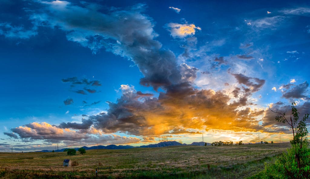 Chasing the Perfect Sunset: Uncovering the Magic of Boulder, Colorado's Sky