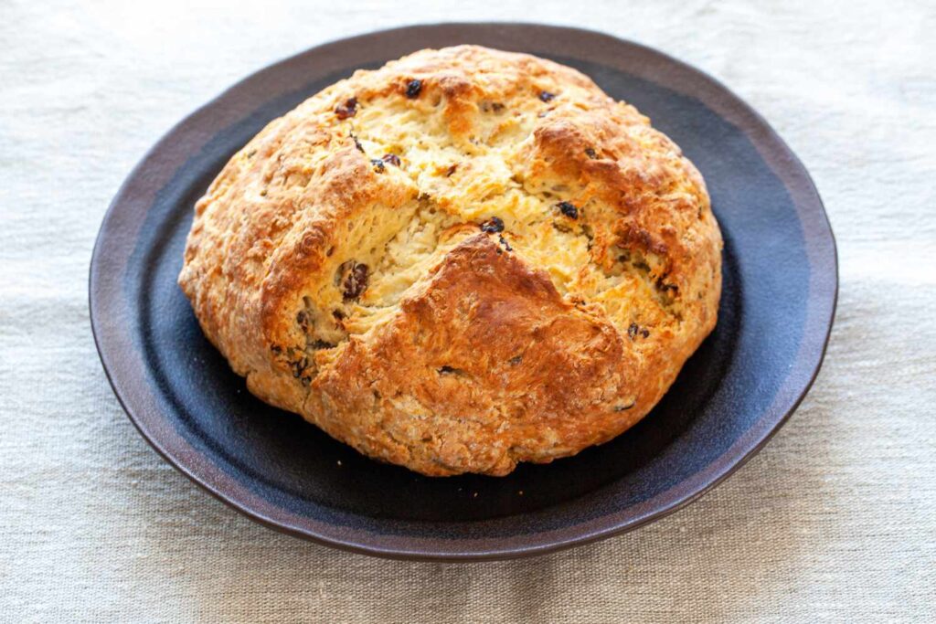The_Evolution_of_Irish_Soda_Bread:_From_Ancient_Grains_to_Modern_Variations
