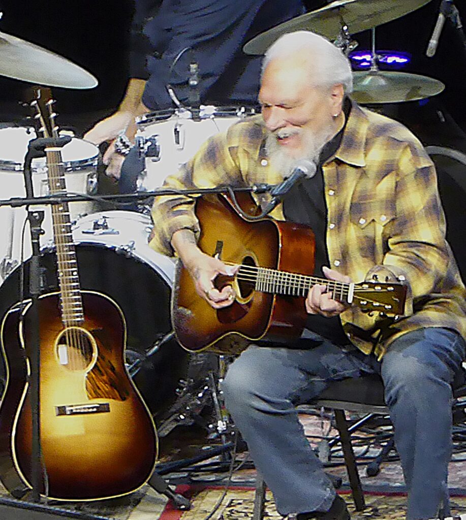 Jorma pickin' and grinniin